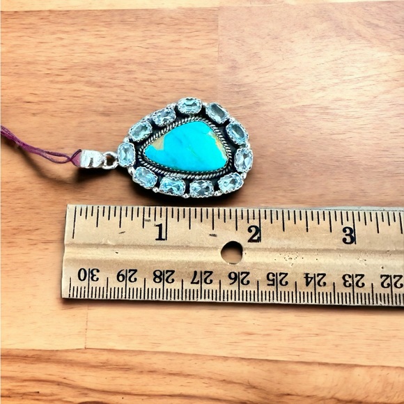 Turquoise Surrounded by Blue Topaz in Sterling Sikver - Picture 5 of 8